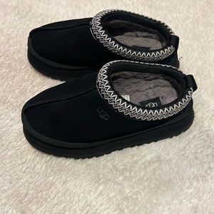Ugh Tazz slippers